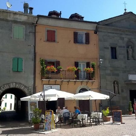 Piazza Fiumalbo Citta D'Arte Apartamento Exterior foto